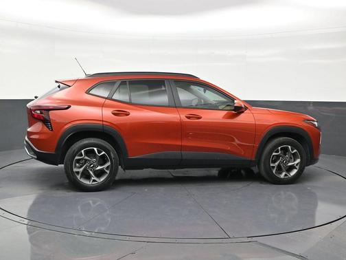 Cayenne Orange Metallic 2024 Chevrolet Trax LT
