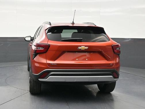Cayenne Orange Metallic 2024 Chevrolet Trax LT
