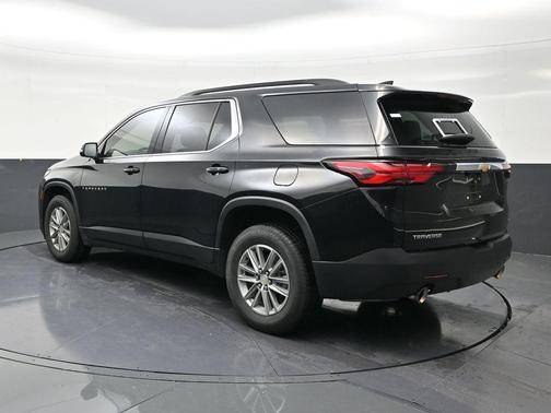 Mosaic Black Metallic 2023 Chevrolet Traverse LT Cloth