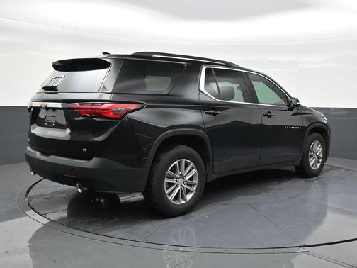 Mosaic Black Metallic 2023 Chevrolet Traverse LT Cloth
