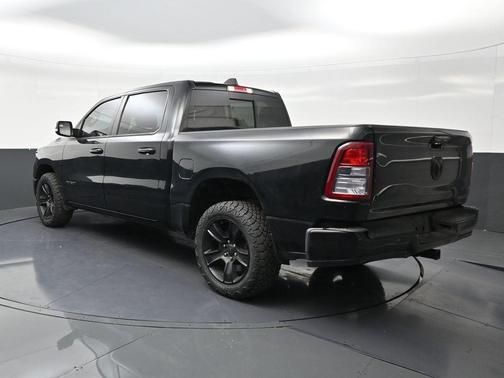 Diamond Black Crystal Pearlcoat 2022 RAM 1500 Big Horn/Lone Star
