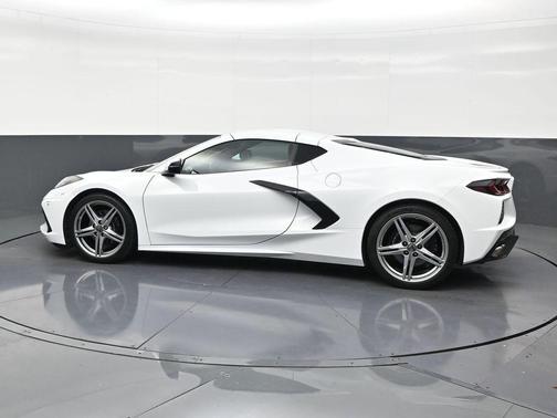 Arctic White 2026 Chevrolet Corvette Stingray w/1LT