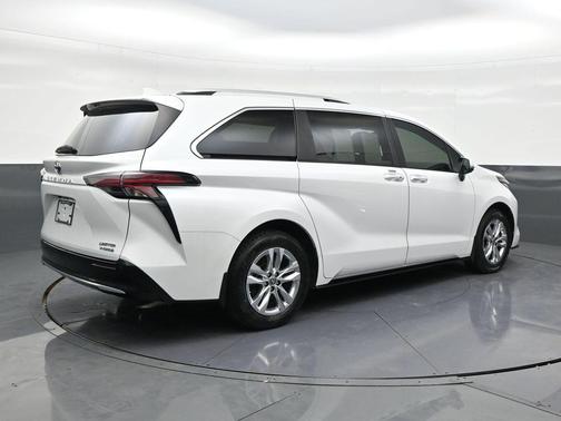 2024 Toyota Sienna Limited