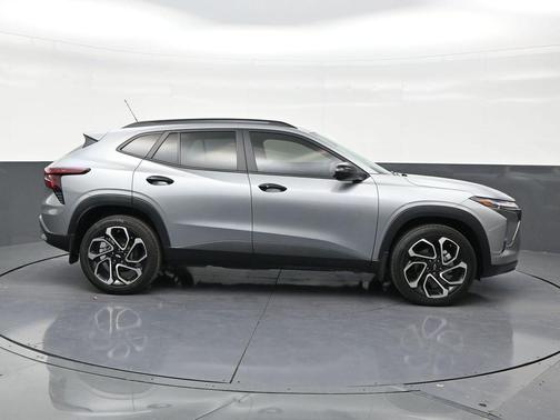 Sterling Gray Metallic 2024 Chevrolet Trax FWD 2RS
