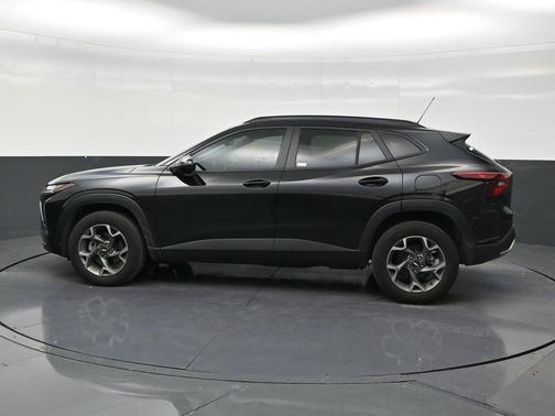 Mosaic Black Metallic 2025 Chevrolet Trax LT