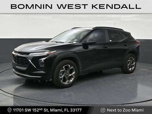 Mosaic Black Metallic 2025 Chevrolet Trax LT