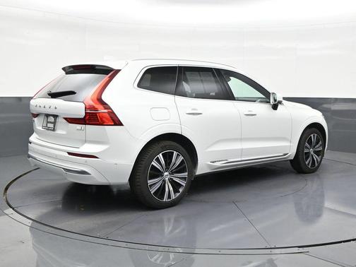 2023 Volvo XC60 Recharge Plug-In Hybrid T8 Plus Bright Theme