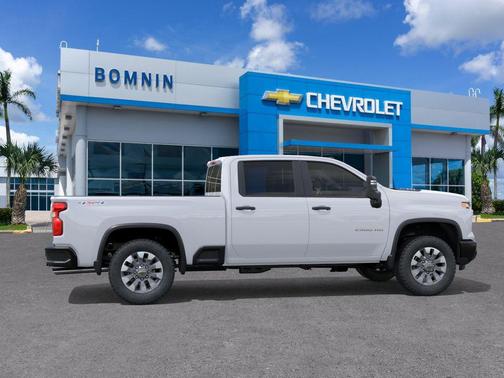Summit White 2026 Chevrolet Silverado 2500 Custom