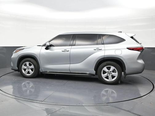 Celestial Silver Metallic 2022 Toyota Highlander LE