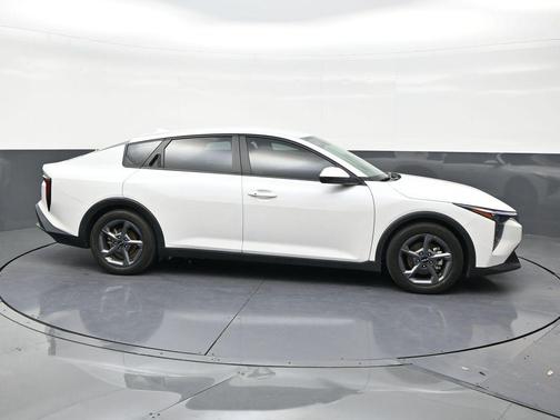 Snow White Pearl 2025 Kia K4 LXS