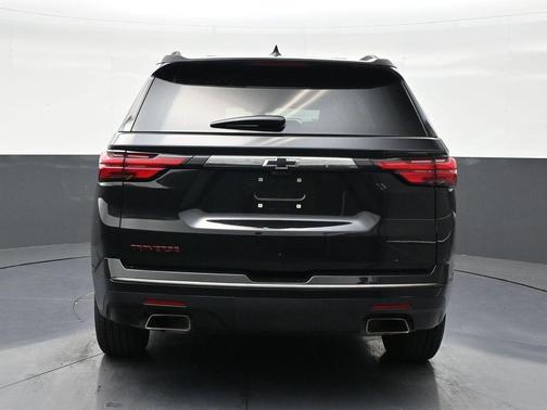 Mosaic Black Metallic 2023 Chevrolet Traverse Premier