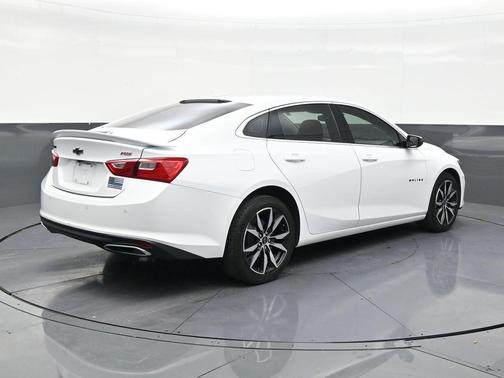 Summit White 2024 Chevrolet Malibu FWD RS