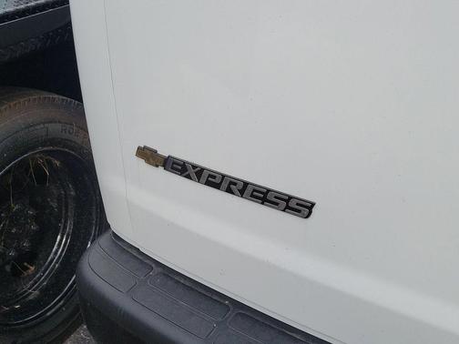 2025 Chevrolet Express 2500 RWD 2500 Regular Wheelbase WT