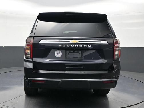 Dark Ash Metallic 2024 Chevrolet Suburban LS