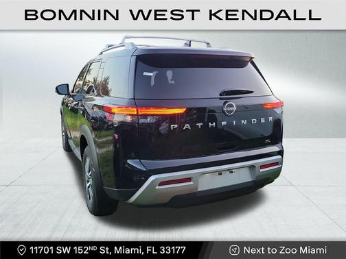 2024 Nissan Pathfinder SL FWD