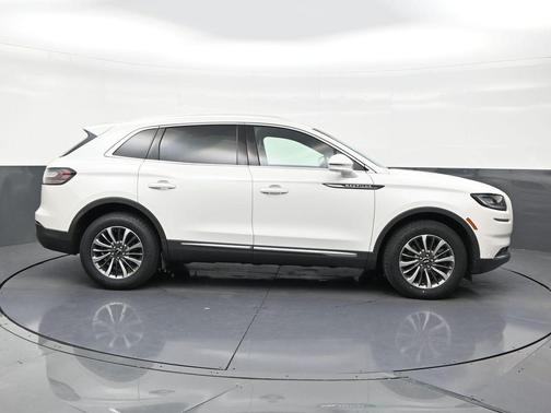 Pristine White Metallic Tri-Coat 2023 Lincoln Nautilus Reserve