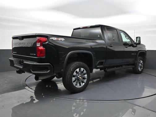 Black 2025 Chevrolet Silverado 2500 Custom