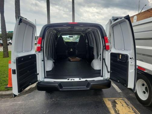 2025 Chevrolet Express 2500 RWD 2500 Regular Wheelbase WT