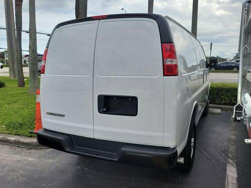 2025 Chevrolet Express 2500 RWD 2500 Regular Wheelbase WT