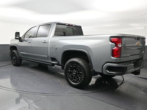 Sterling Gray Metallic 2024 Chevrolet Silverado 2500 High Country