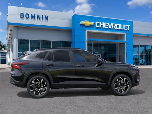 Mosaic Black Metallic 2026 Chevrolet Trax FWD 2RS