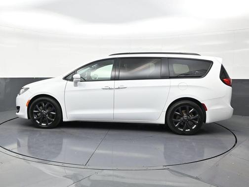 Bright White Clearcoat 2020 Chrysler Pacifica Limited