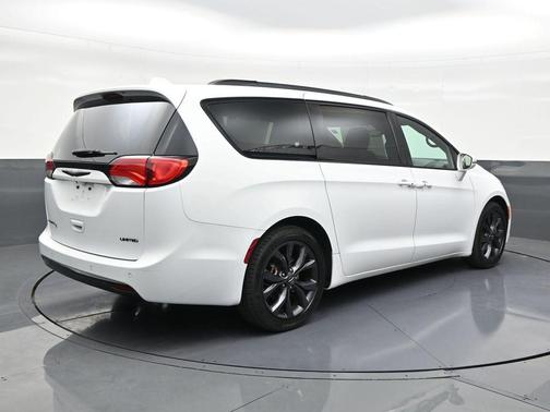 Bright White Clearcoat 2020 Chrysler Pacifica Limited