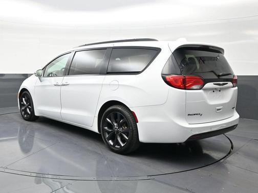 Bright White Clearcoat 2020 Chrysler Pacifica Limited