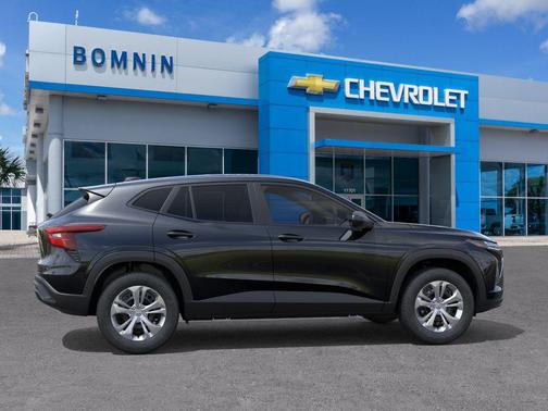 Mosaic Black Metallic 2026 Chevrolet Trax LS