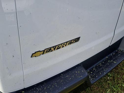 2025 Chevrolet Express 2500 RWD 2500 Regular Wheelbase WT