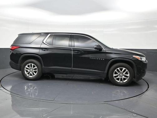 Mosaic Black Metallic 2020 Chevrolet Traverse LS