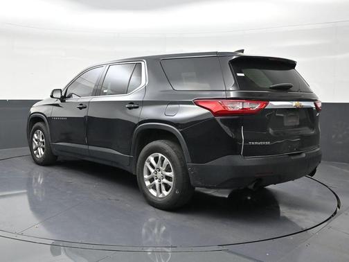 Mosaic Black Metallic 2020 Chevrolet Traverse LS