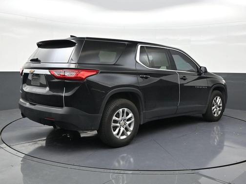 Mosaic Black Metallic 2020 Chevrolet Traverse LS
