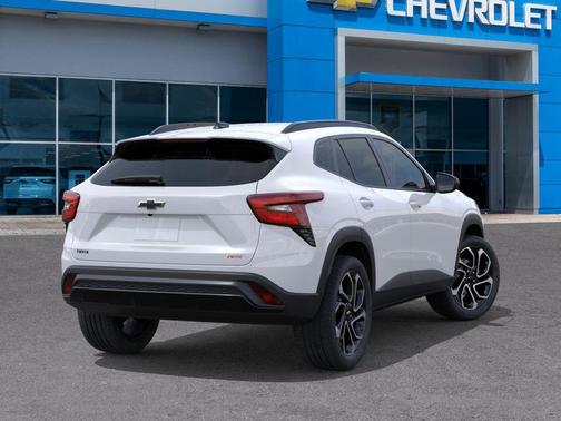 Summit White 2026 Chevrolet Trax FWD 2RS