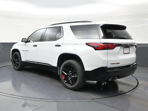 Summit White 2022 Chevrolet Traverse Premier