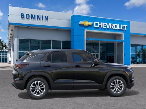 Mosaic Black Metallic 2026 Chevrolet Trailblazer LS
