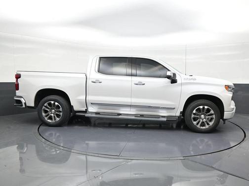 Iridescent Pearl Tricoat 2023 Chevrolet Silverado 1500 High Country