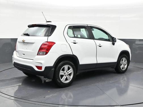 Summit White 2021 Chevrolet Trax LS