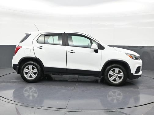 Summit White 2021 Chevrolet Trax LS