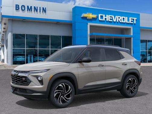 Iridescent Pearl Tricoat 2026 Chevrolet Trailblazer RS