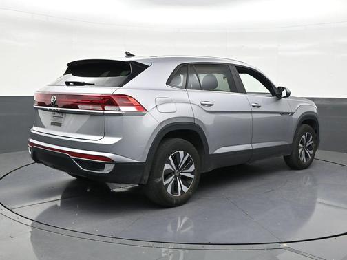 Platinum Gray Metallic 2024 Volkswagen Atlas Cross Sport 2.0T SE