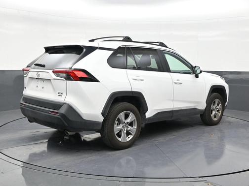 Ice Cap 2025 Toyota RAV4 XLE