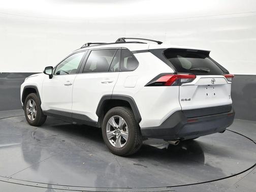 Ice Cap 2025 Toyota RAV4 XLE