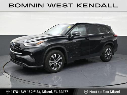 Midnight Black Metallic 2021 Toyota Highlander Hybrid XLE
