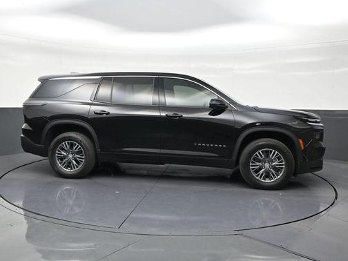 Mosaic Black Metallic 2024 Chevrolet Traverse LS