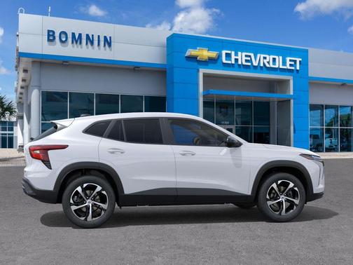 Summit White 2026 Chevrolet Trax FWD 1RS