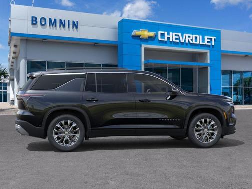 Mosaic Black Metallic 2026 Chevrolet Traverse LT