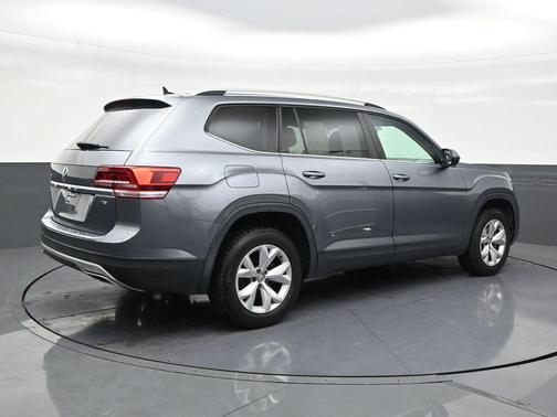 Platinum Gray Metallic 2018 Volkswagen Atlas 2.0T SE