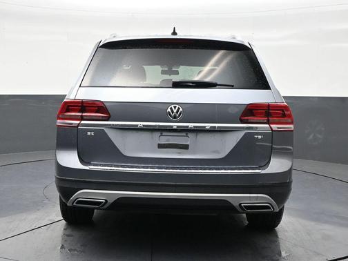 Platinum Gray Metallic 2018 Volkswagen Atlas 2.0T SE