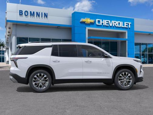 Summit White 2026 Chevrolet Traverse LT